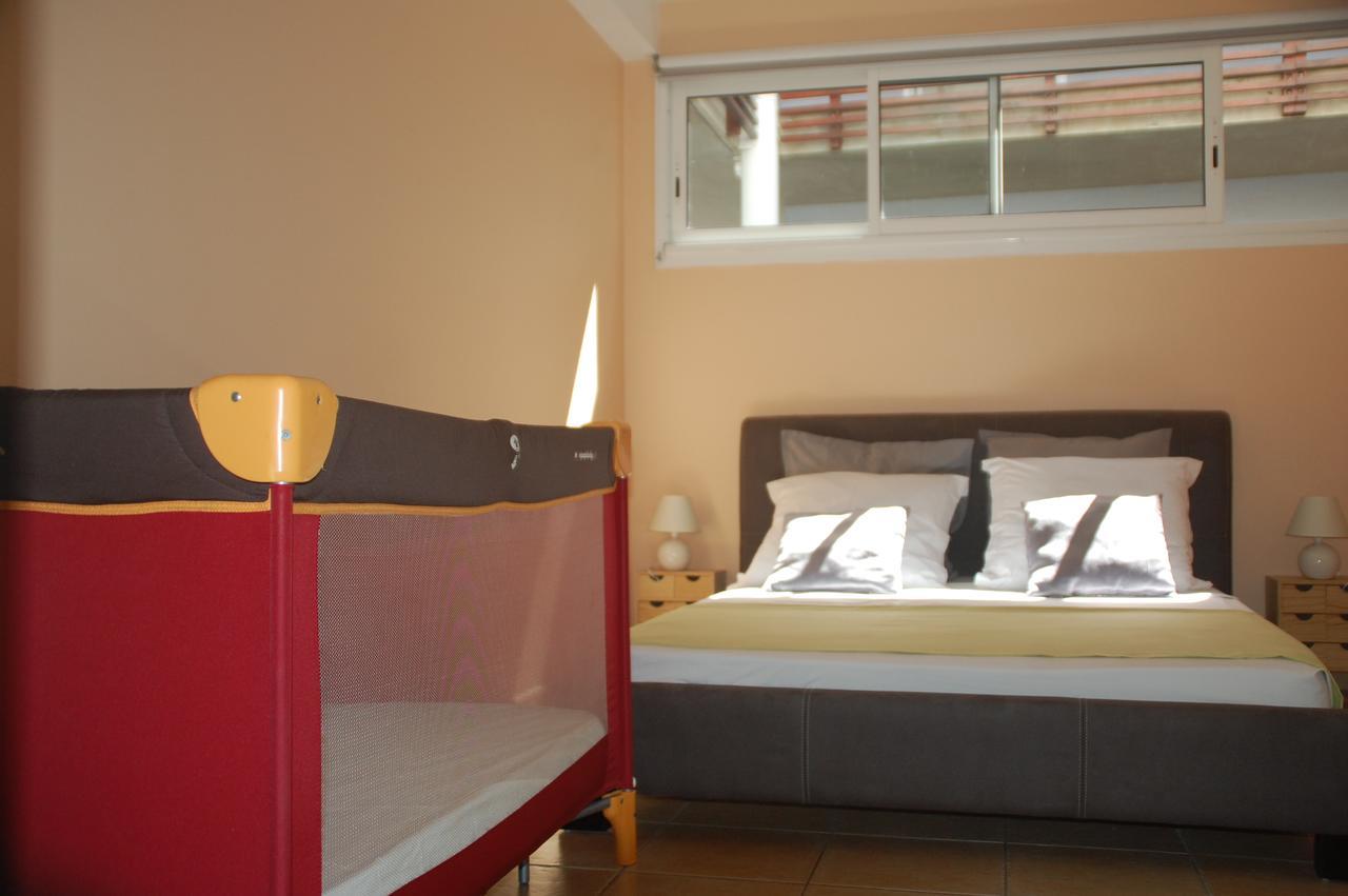 Appartement Meuble De Tourisme Saint Pierre Exterior foto